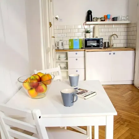 Corner 3 I Old Town I *