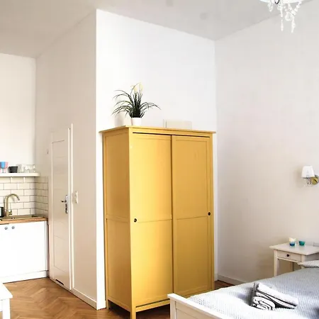 Corner 3 I Old Town I *